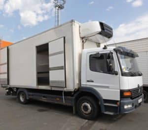 caminhão para transporte refrigerado de insumos hospitalares